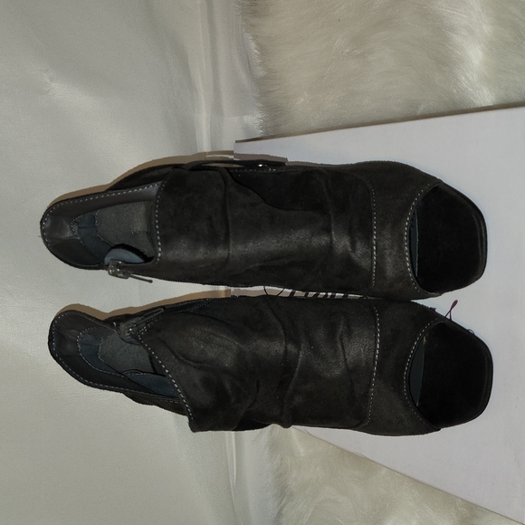 Delicious Heels - Picture 2 of 5